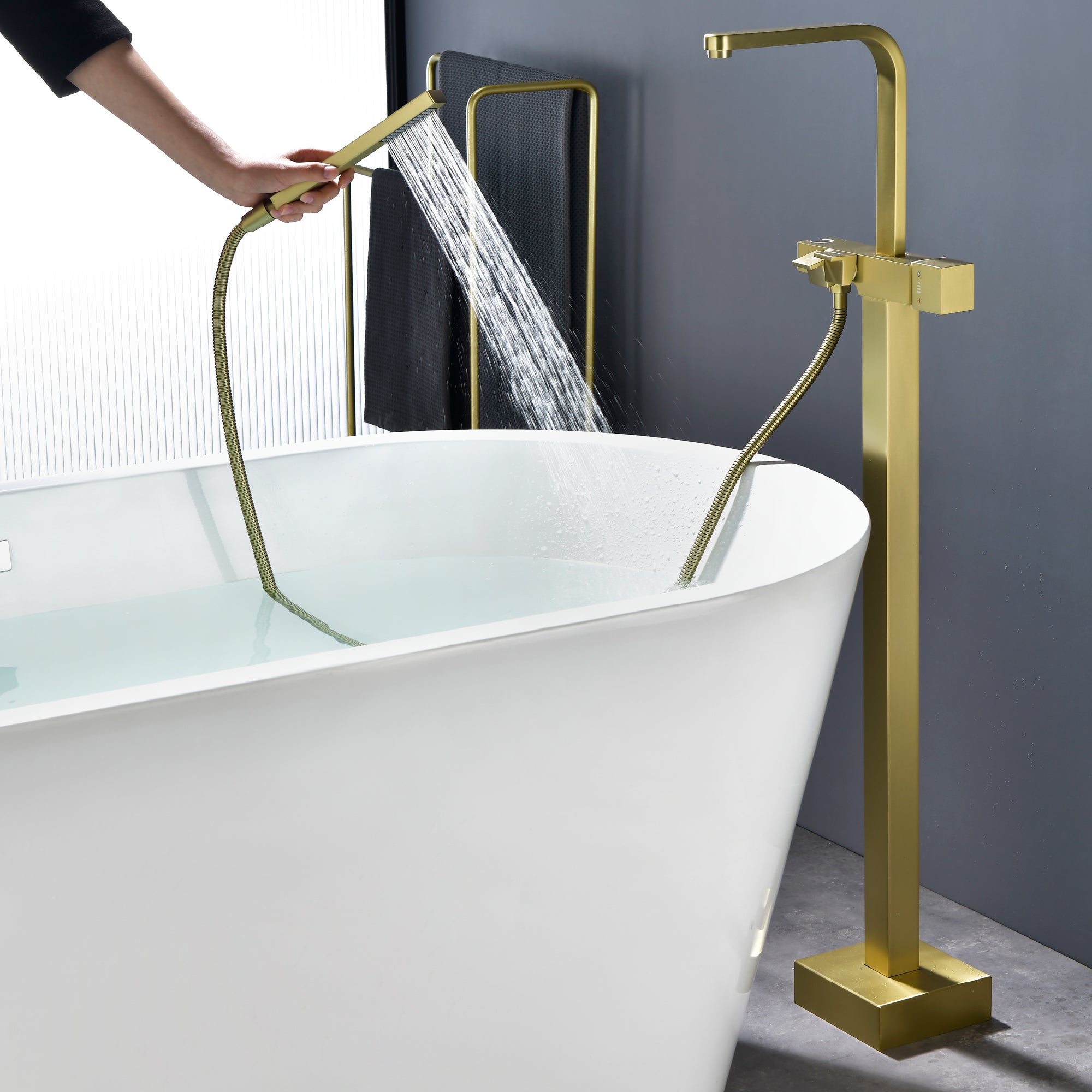 Two Water Modes freestanding tub faucet with handheld sprayer and 360° Swivel Spout