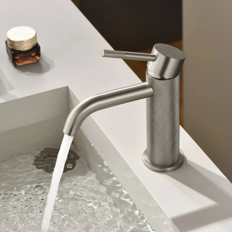 Deck-Mounted Single Handle Lavatory Faucet One Hole Faucet Bathroom with Pop Up Drain In Matte Black, Chrome, Brushed Nickel, Brushed Gold deck-mounted-single-handle-lavatory-faucet-one-hole-faucet-bathroom-with-pop-up-drain-in-matte-black-chrome-brushed-nickel-brushed-gold 